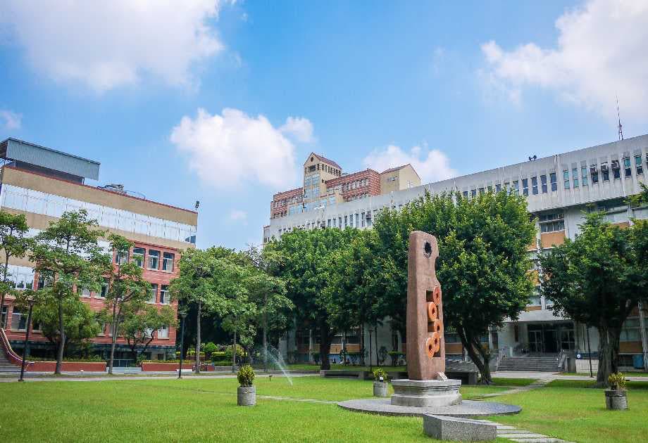 Du học Hệ Ngôn ngữ Đại học Phùng Giáp 2025 2 hệ ngôn ngữ đại học phùng giáp