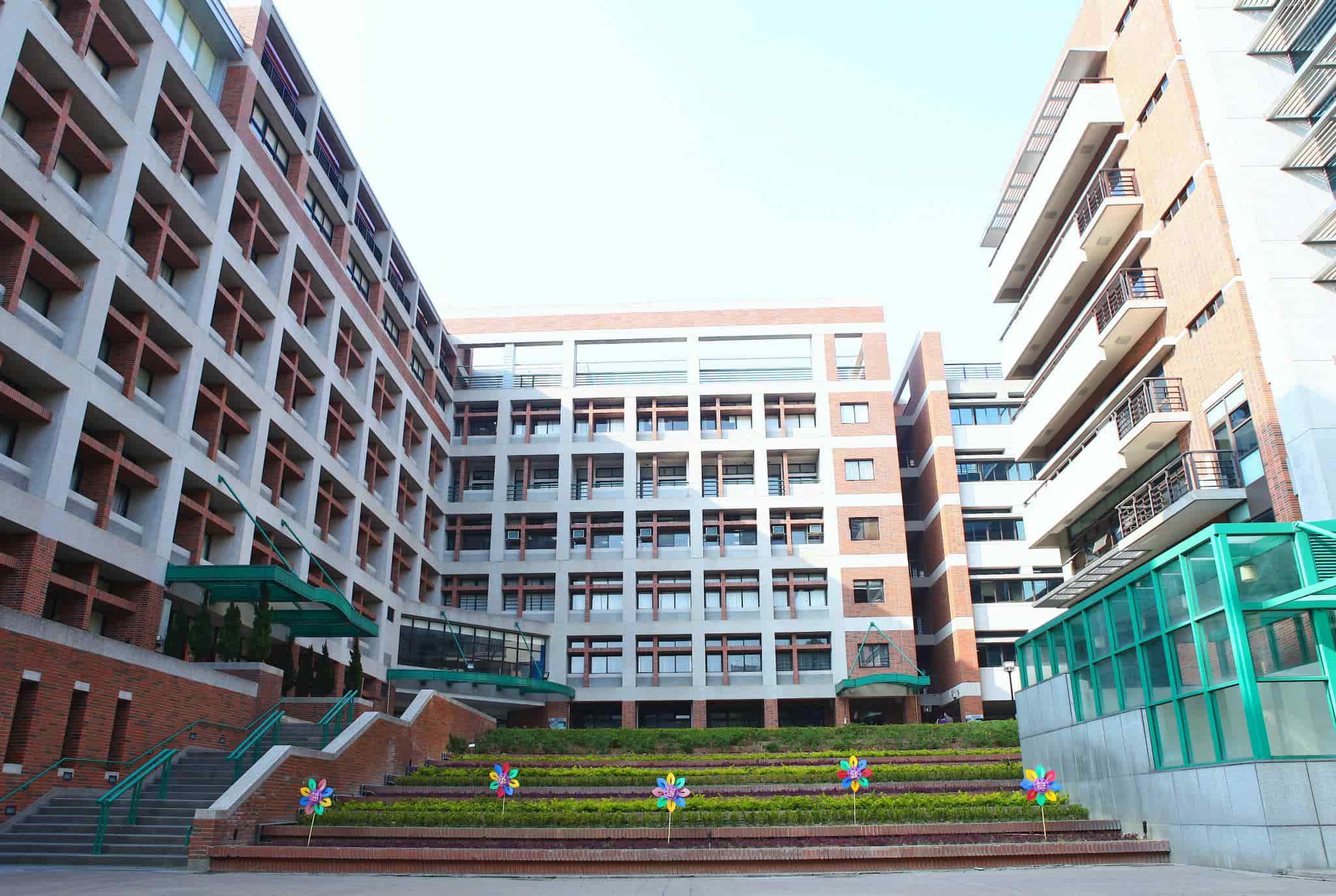 Hệ 1+4 Đại học KHKT Hoằng Quang kỳ thu 2026 10 đại học khkt hoằng quang