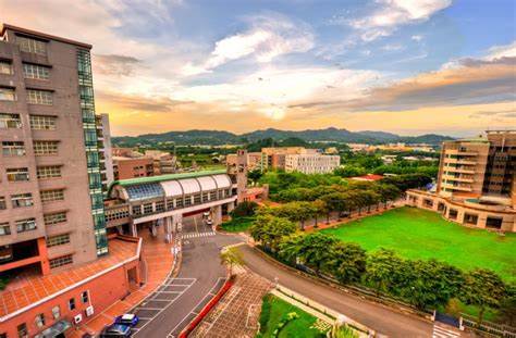 Giới thiệu hệ 1+4 Đại học KHKT Thụ Đức kỳ thu 2026 4 dai hoc thu duc 5